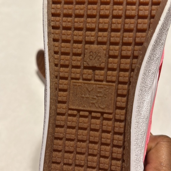 LIKE NEW TIME AND TRU WOMEN’S CANVAS LACE-UP WALKING SNEAKERS SHOES SIZE 8.5 - Picture 8 of 11